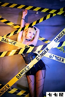 斗鱼主播神楽坂真冬胶袜作品 居然让粉丝直接上手而欲罢不能