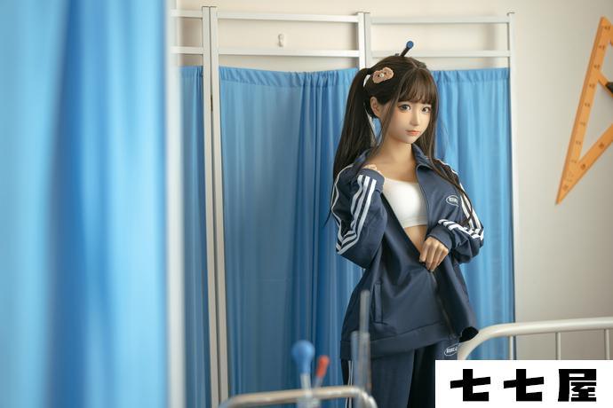 可爱少女蠢沫沫下班后还要检查身体 图集中另一个人是谁-2