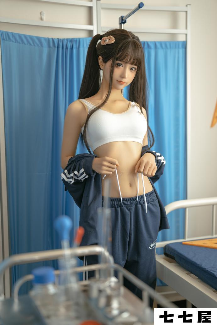 可爱少女蠢沫沫下班后还要检查身体 图集中另一个人是谁-3