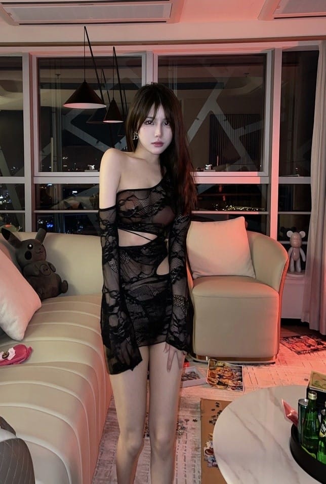 [微密圈]奔跑的晶螺儿 –透视蕾丝装 [26P3V-175MB]